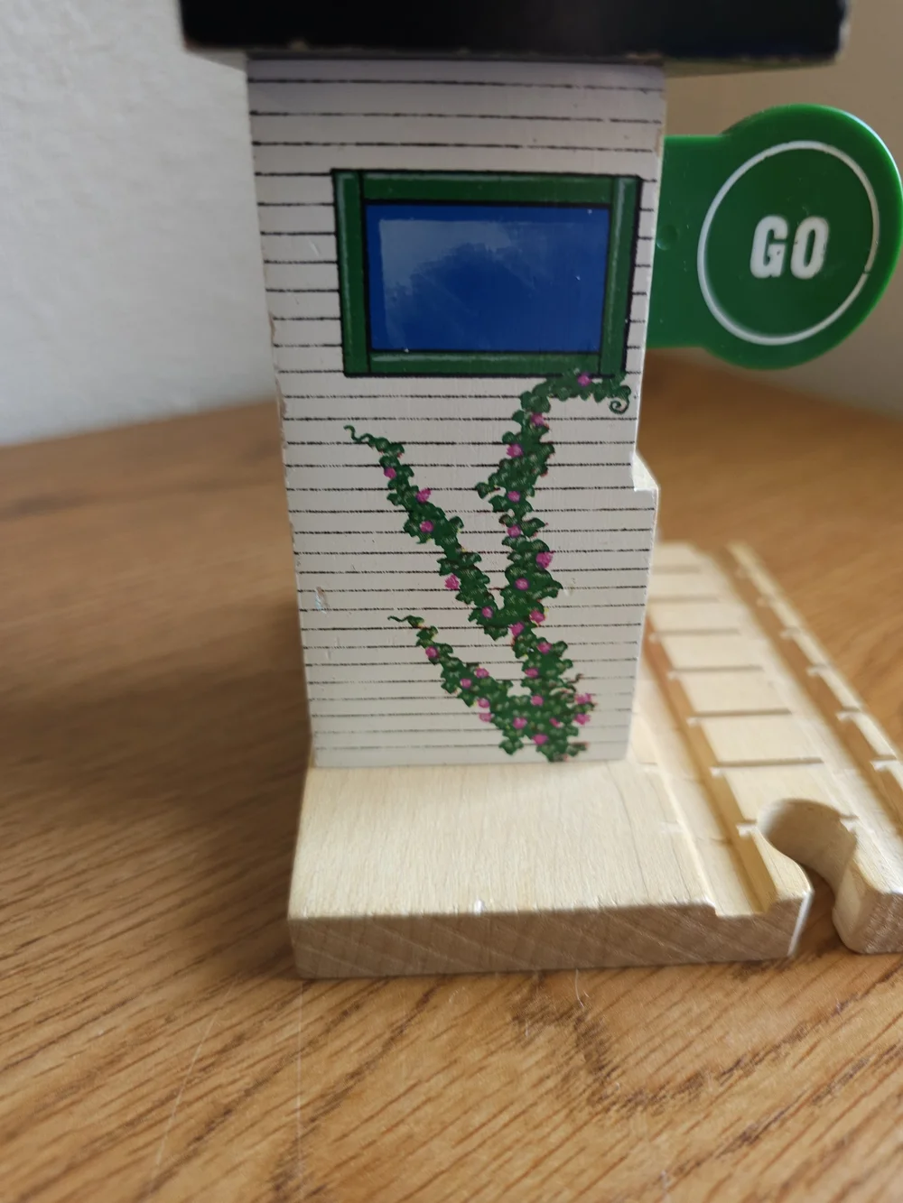 Thomas Wooden Train Crossing Signal Toy with Green 'GO' Red 'STOP' Signs 1999